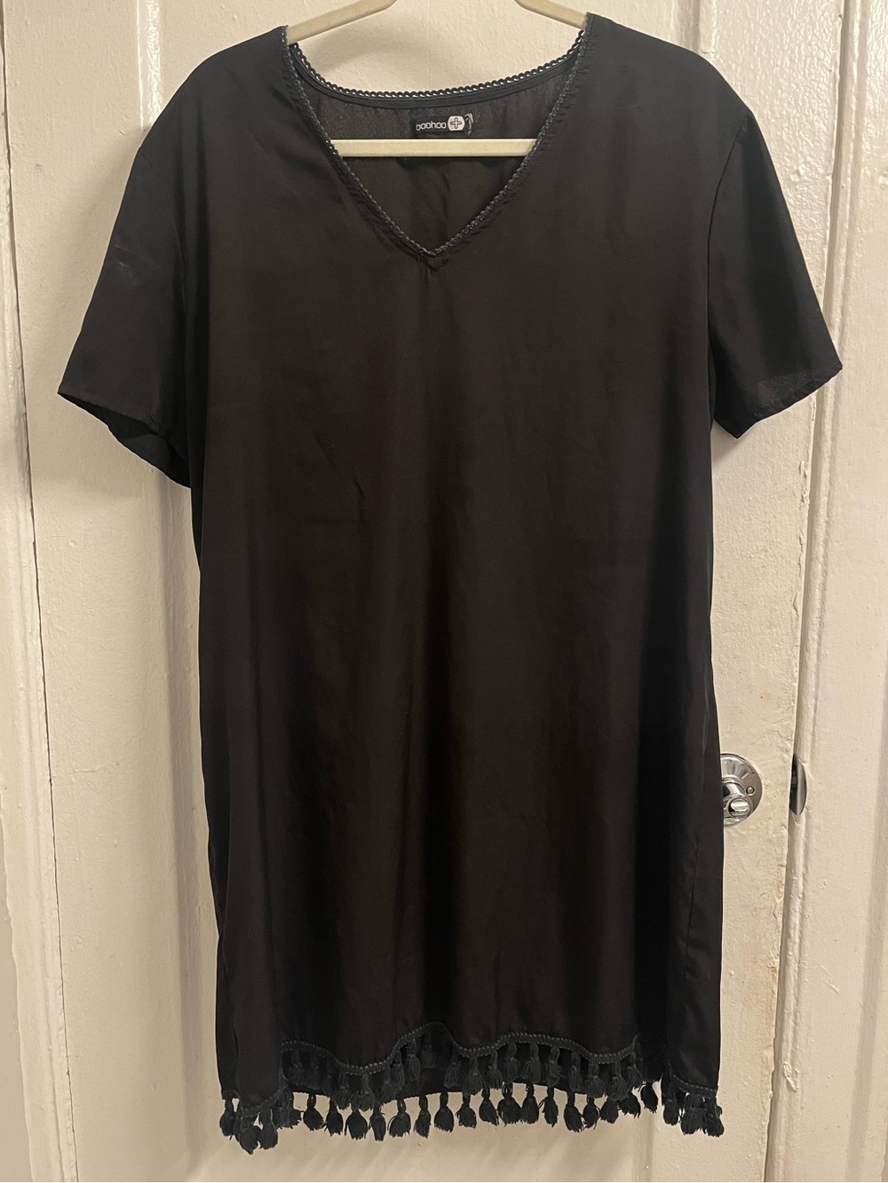 Boohoo Black Tassel-Hem V-Neck Tunic Dress